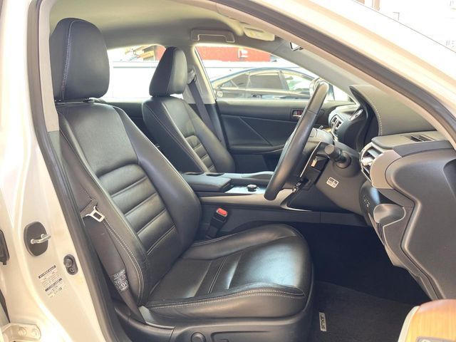LEXUS IS300h
