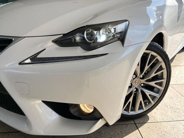 LEXUS IS300h