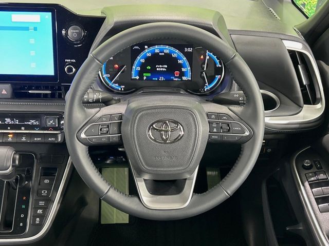 VOXY HYBRID