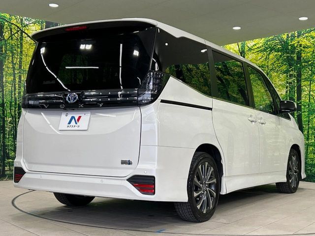 VOXY HYBRID