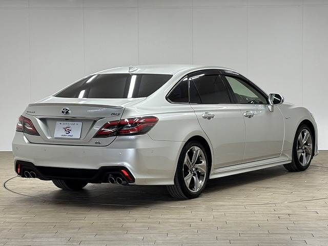 CROWN sedan hybrid