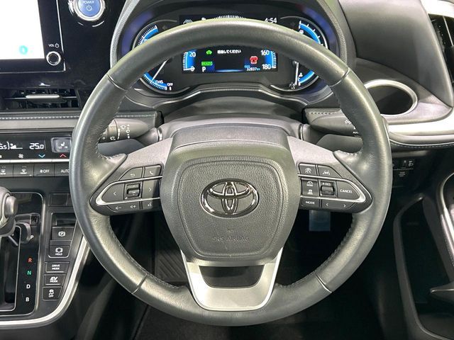 VOXY HYBRID