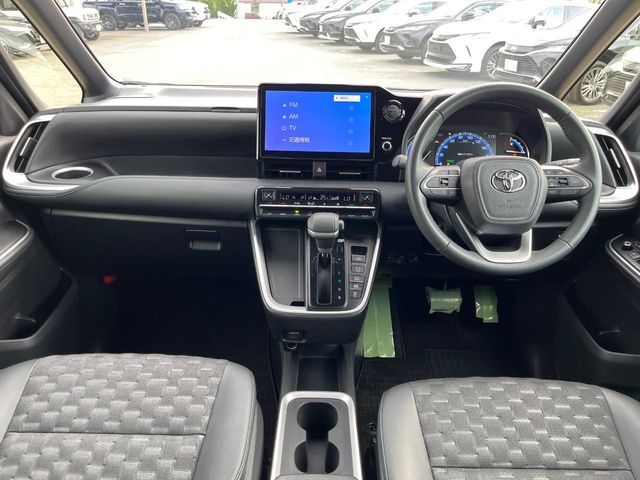 VOXY HYBRID