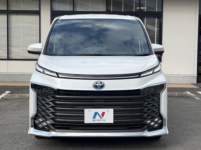 VOXY HYBRID
