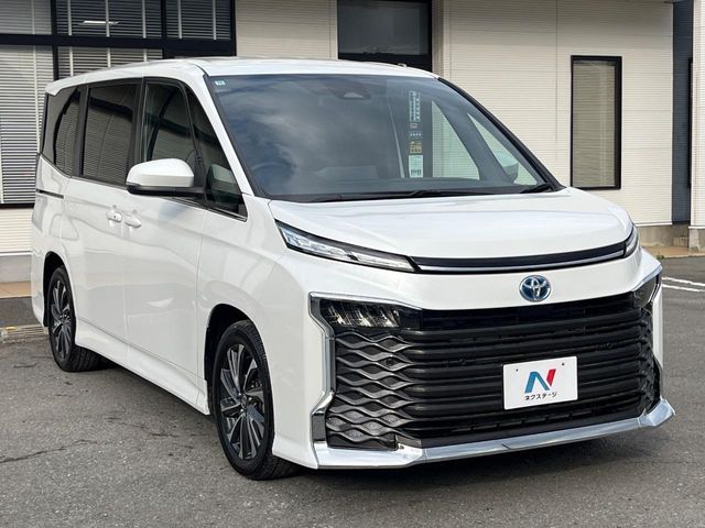 VOXY HYBRID