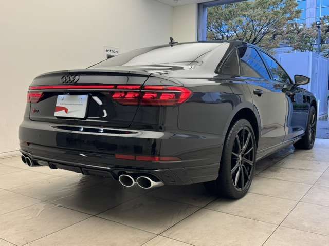 AUDI S8