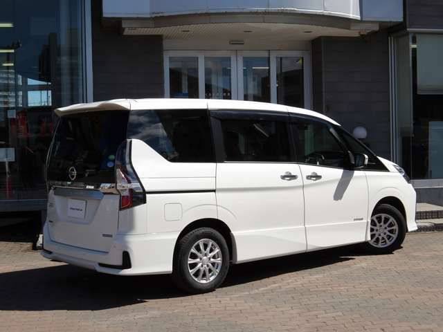 SERENA S-HYBRID 4WD