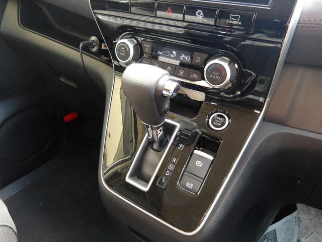SERENA S-HYBRID 4WD