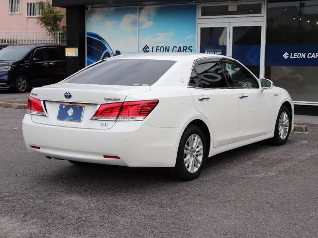 CROWN sedan hybrid
