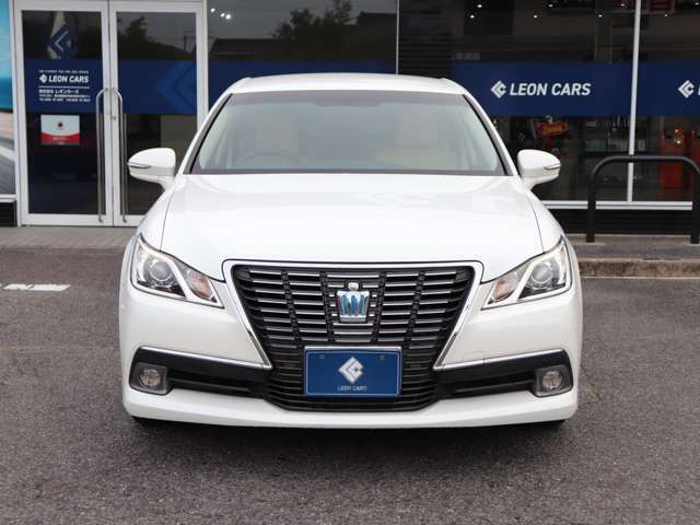 CROWN sedan hybrid