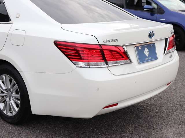 CROWN sedan hybrid