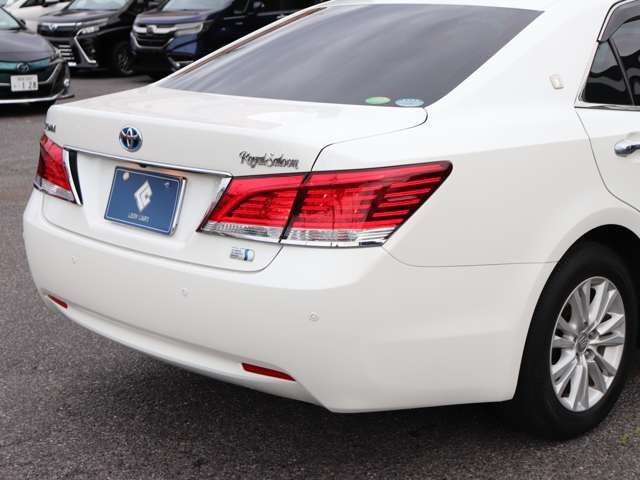 CROWN sedan hybrid