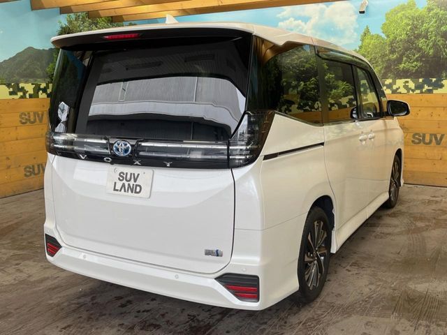 VOXY HYBRID