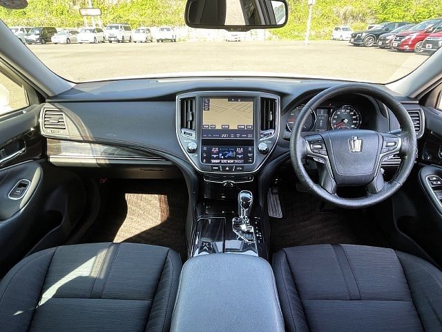 CROWN sedan hybrid