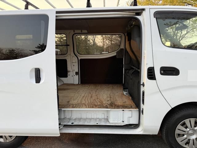 NV350 CARAVAN 4WD