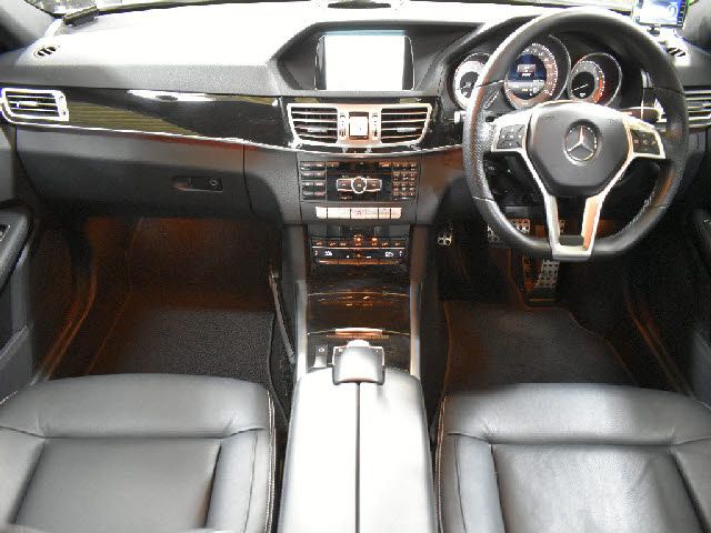 MERCEDES BENZ E class sedan