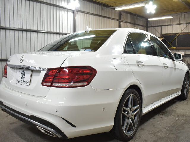 MERCEDES BENZ E class sedan