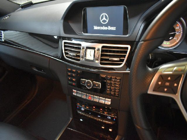MERCEDES BENZ E class sedan