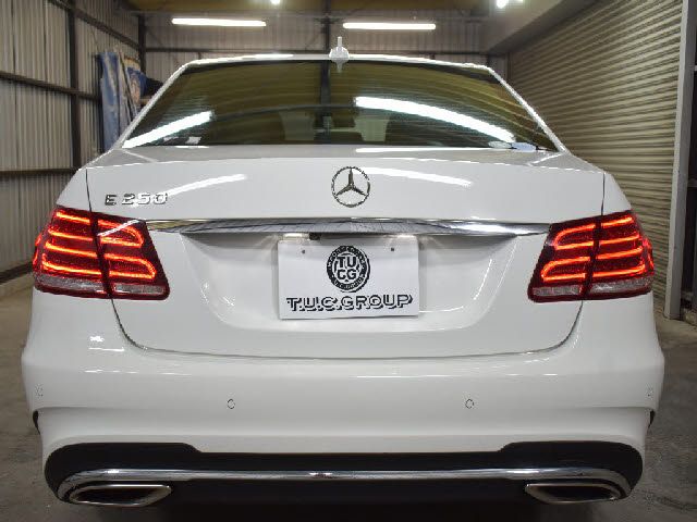 MERCEDES BENZ E class sedan