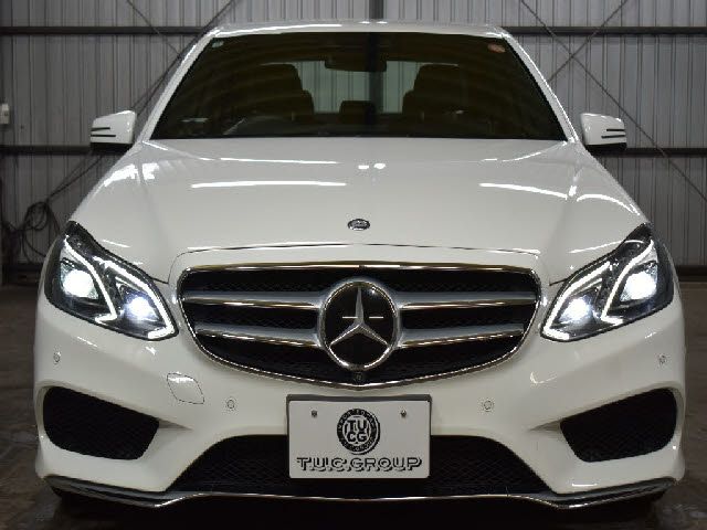 MERCEDES BENZ E class sedan