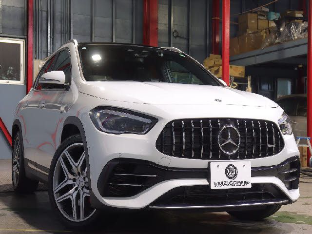MERCEDES AMG GLA class