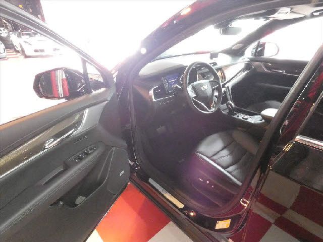 CADILLAC XT6