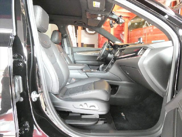 CADILLAC XT6