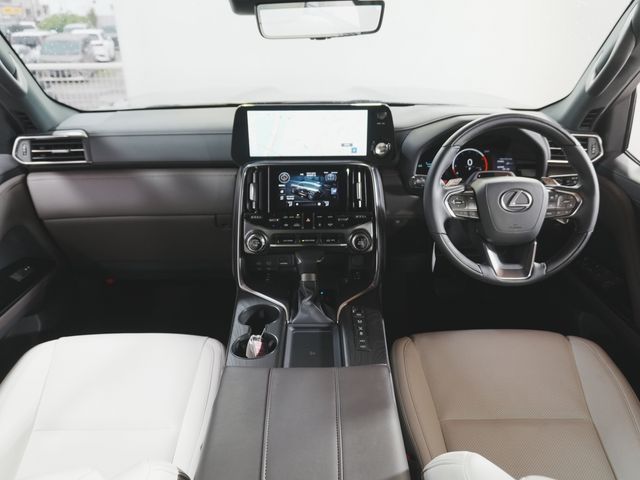LEXUS LX600