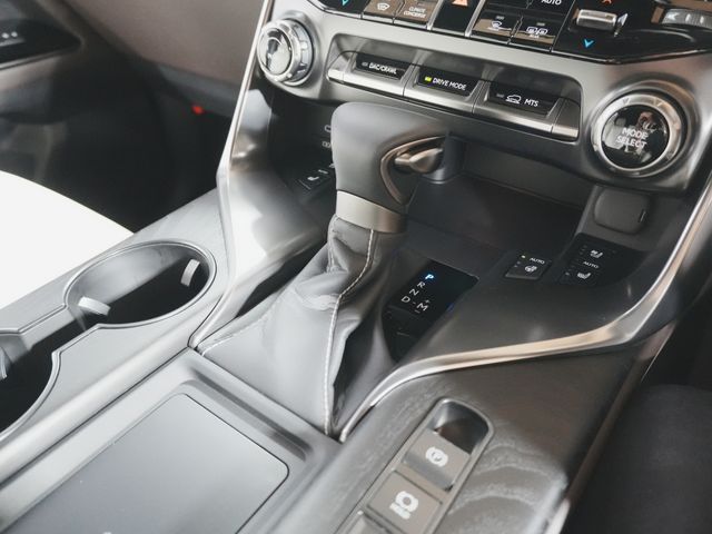 LEXUS LX600