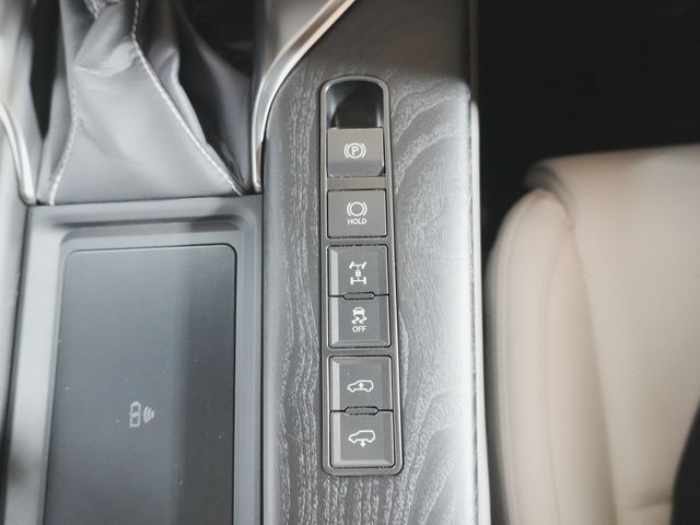 LEXUS LX600