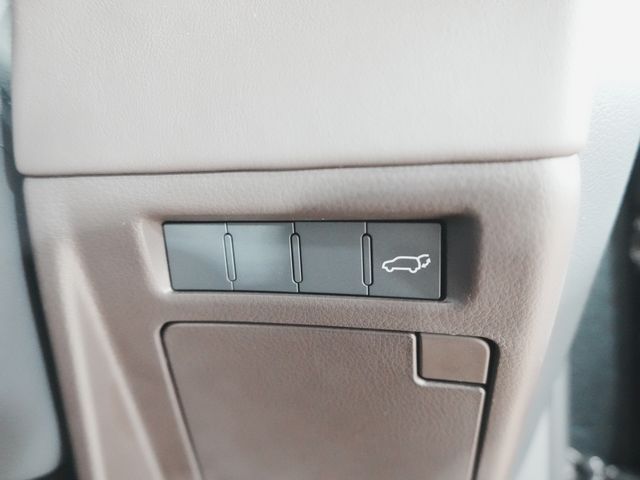 LEXUS LX600