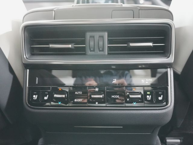 LEXUS LX600