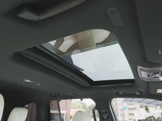 LEXUS LX600