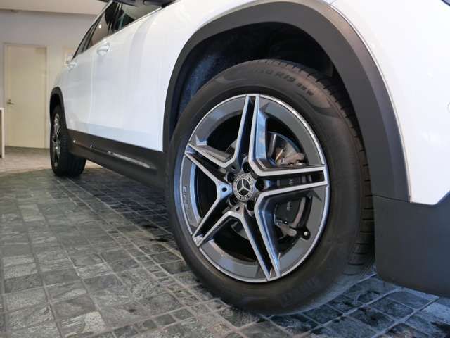 MERCEDES BENZ GLB