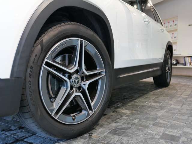 MERCEDES BENZ GLB