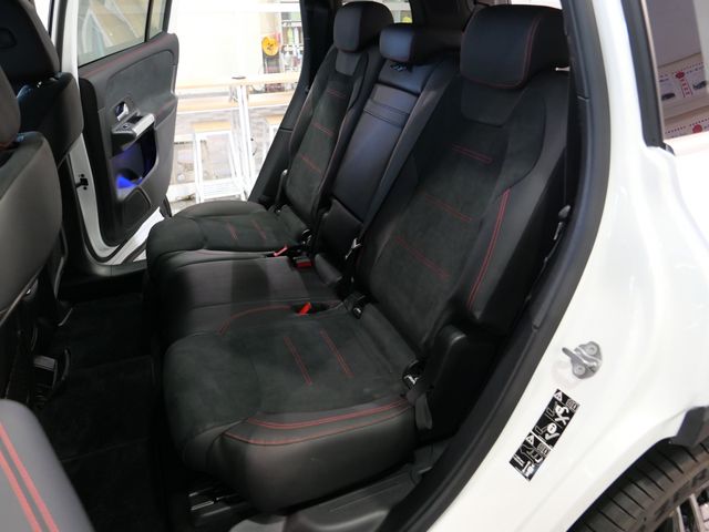 MERCEDES BENZ GLB