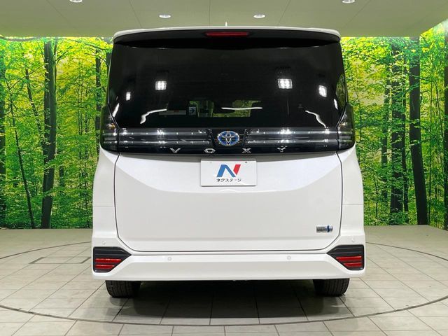 VOXY HYBRID