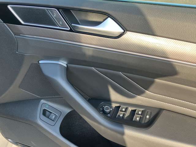 VOLKSWAGEN PASSAT Alltrack