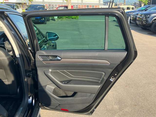 VOLKSWAGEN PASSAT Alltrack