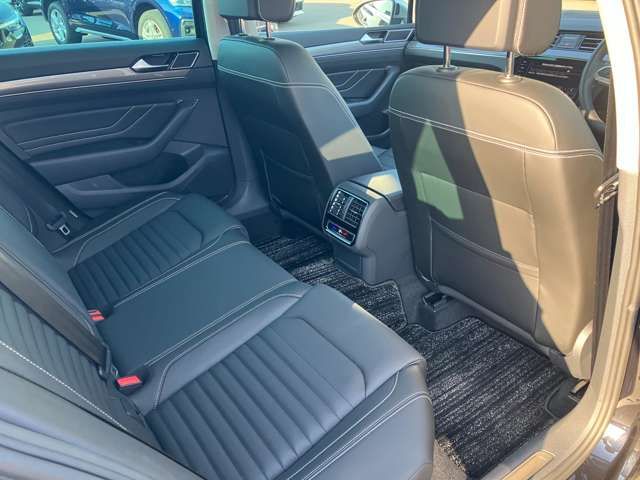 VOLKSWAGEN PASSAT Alltrack
