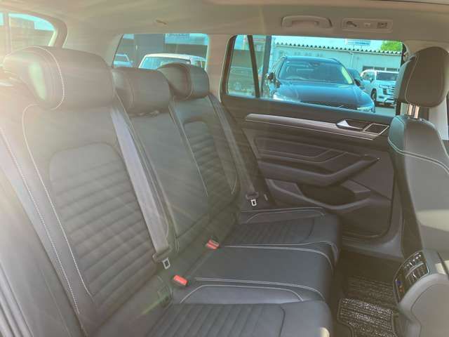 VOLKSWAGEN PASSAT Alltrack