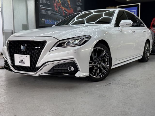 CROWN sedan hybrid