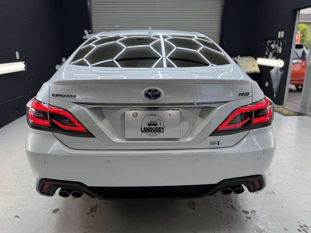 CROWN sedan hybrid