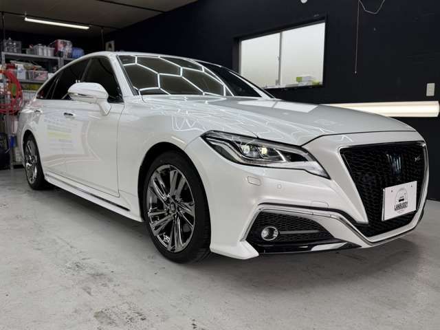 CROWN sedan hybrid