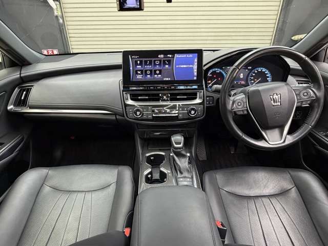 CROWN sedan hybrid