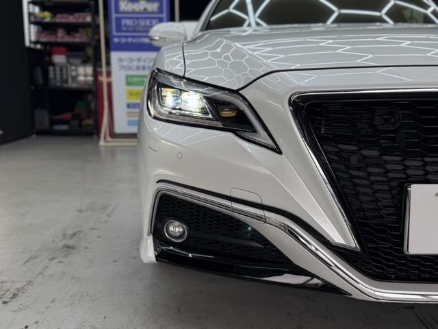 CROWN sedan hybrid