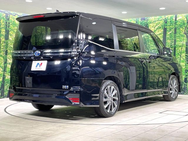 VOXY HYBRID