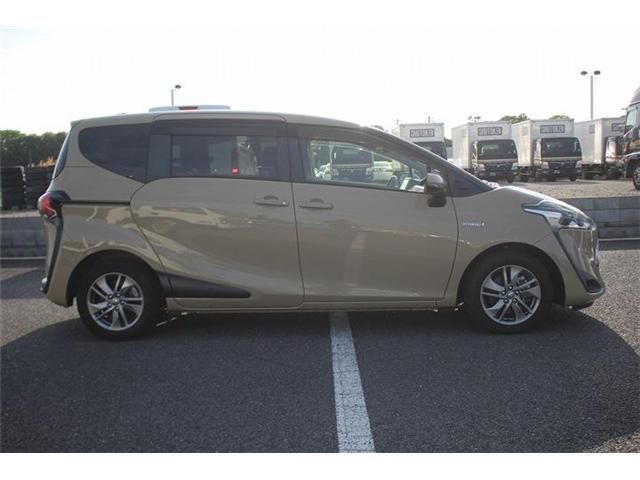 SIENTA HYBRID