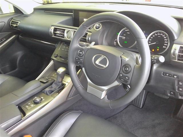 LEXUS IS300h