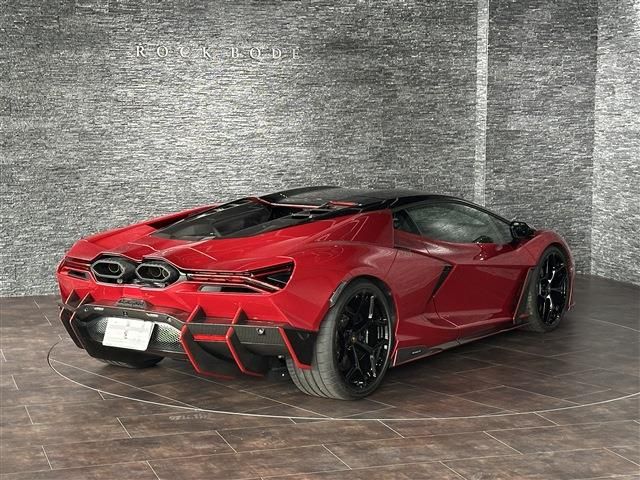 LAMBORGHINI Revuelto